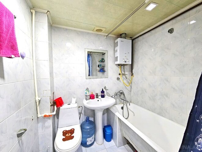 Satılır 2 otaqlı köhnə tikili 60 m², Qara Qarayev m., photo 15 from 16