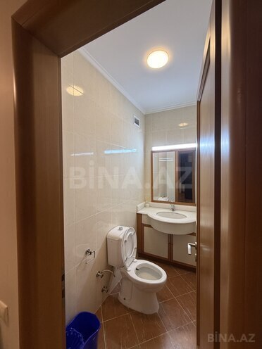 İcarəyə verilir 4 otaqlı yeni tikili 220 m², 28 May m., photo 21 from 22