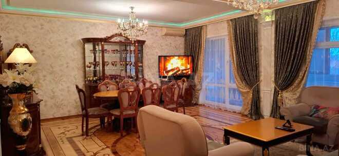 Satılır 5 otaqlı köhnə tikili 150 m², Azadlıq Prospekti m., photo 1 from 30