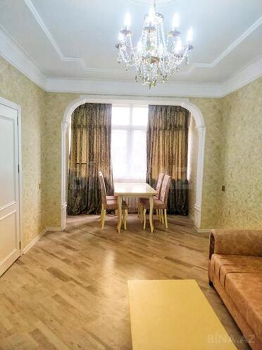 Satılır 2 otaqlı köhnə tikili 45 m², Memar Əcəmi m., photo 1 from 10