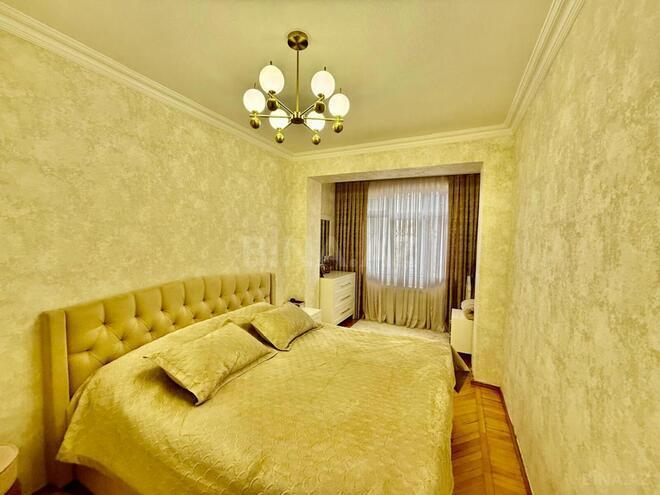 Продаётся 4-комн. вторичка 100 м², м. Кара Караев, photo 8 from 18