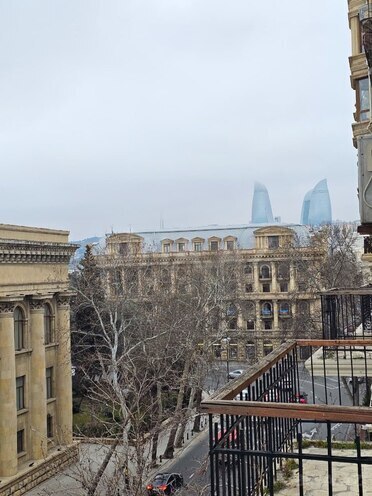 Satılır 3 otaqlı köhnə tikili 100 m², Sahil m., photo 18 from 19