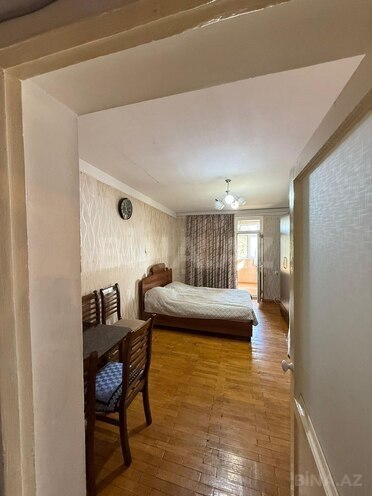Продаётся 3-комн. вторичка 70 м², м. Кара Караев, photo 3 from 10
