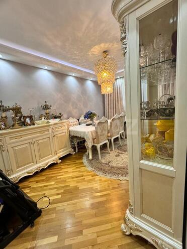 Satılır 4 otaqlı köhnə tikili 102 m², Xalqlar Dostluğu m., photo 3 from 10