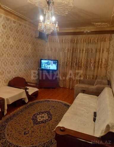 Продаётся 5-комн. вторичка 106 м², м. Кара Караев, photo 1 from 11