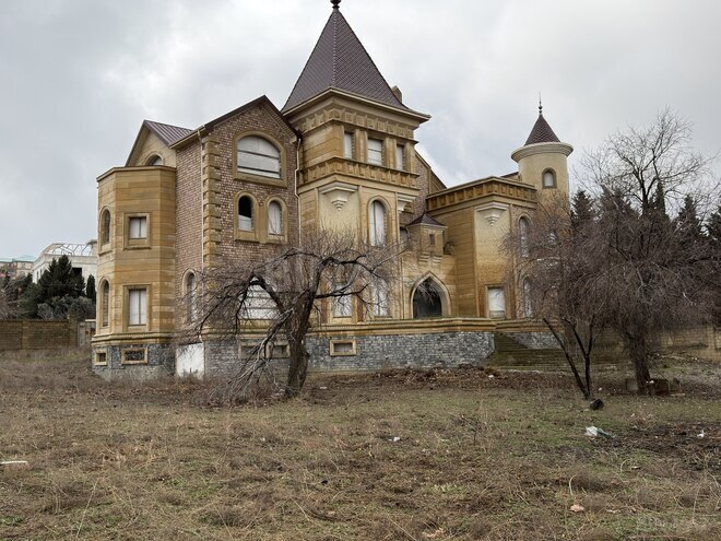 Продаётся 10-комн. дом/дача 2 500 м², пос. Новханы, photo 1 from 10