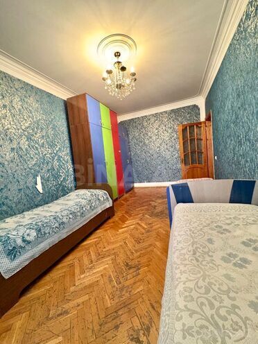 Satılır 3 otaqlı köhnə tikili 90 m², 8 Noyabr m., photo 8 from 13