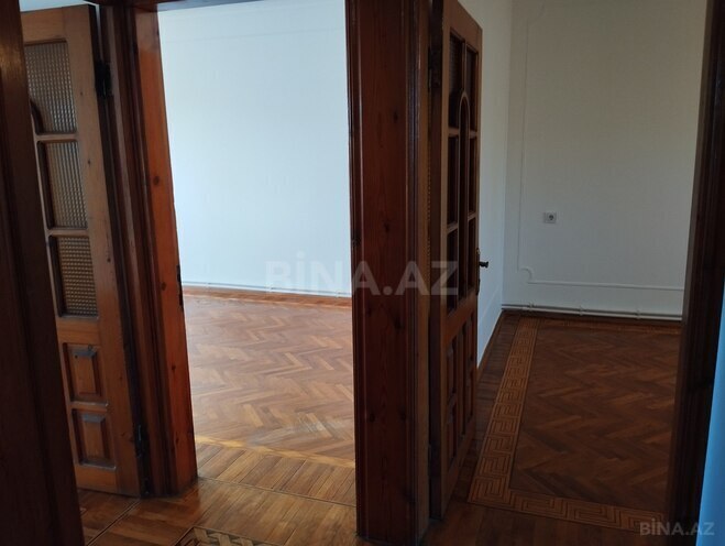 Satılır 3 otaqlı köhnə tikili 75 m², Xalqlar Dostluğu m., photo 24 from 32