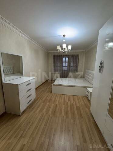 Сдаётся 4-комн. вторичка 90 м², м. Нефтчиляр, photo 1 from 22