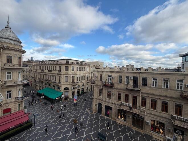 Satılır 4 otaqlı köhnə tikili 160 m², Sahil m., photo 3 from 16