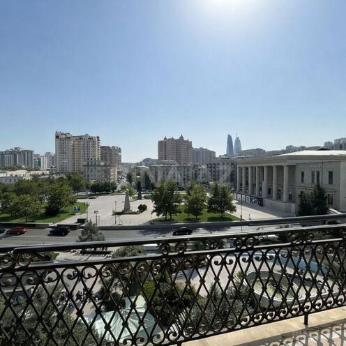 Продаётся 4-комн. вторичка 115 м², м. Низами, photo 1 from 15