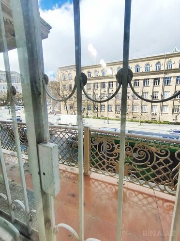 Продаётся 3-комн. вторичка 75 м², м. Элмляр Академиясы, photo 18 from 22