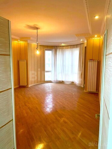 Продаётся 2-комн. новостройка 70 м², м. 8 ноября, photo 1 from 9