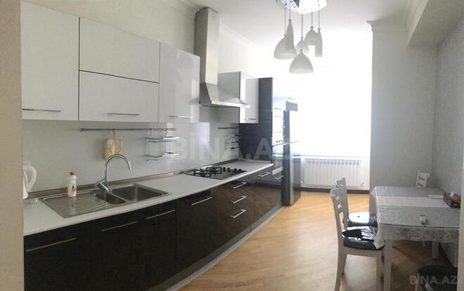 Сдаётся 3-комн. новостройка 120 м², м. Низами, photo 1 from 9