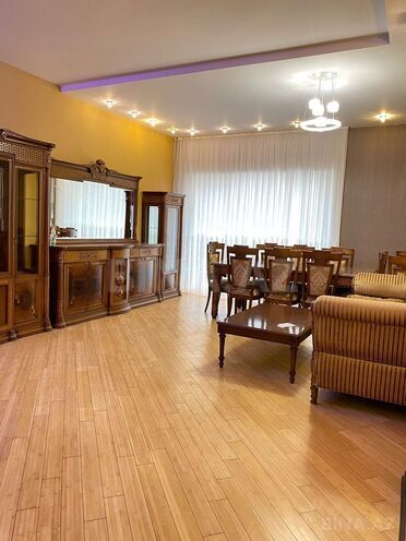 Сдаётся 3-комн. новостройка 145 м², м. 8 ноября, photo 9 from 21