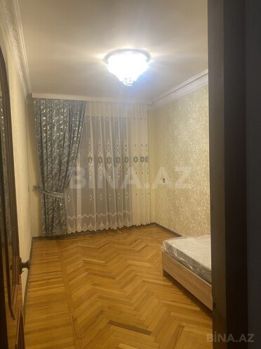 Сдаётся 3-комн. вторичка 70 м², м. Нефтчиляр, photo 9 from 15