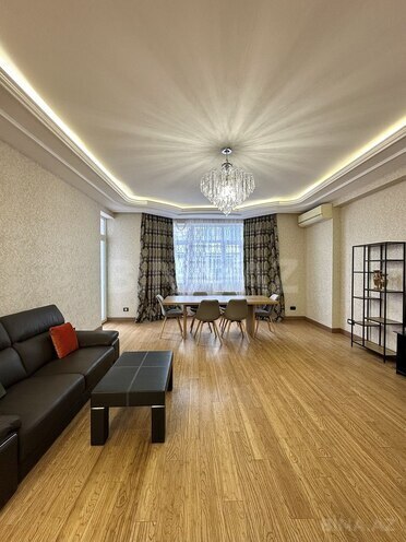 Продаётся 4-комн. новостройка 180 м², м. Низами, photo 1 from 25