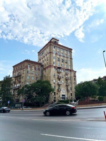 Satılır 2 otaqlı köhnə tikili 50 m², Nizami m., photo 1 from 16