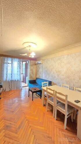 Сдаётся 3-комн. вторичка 67 м², м. Кара Караев, photo 1 from 16