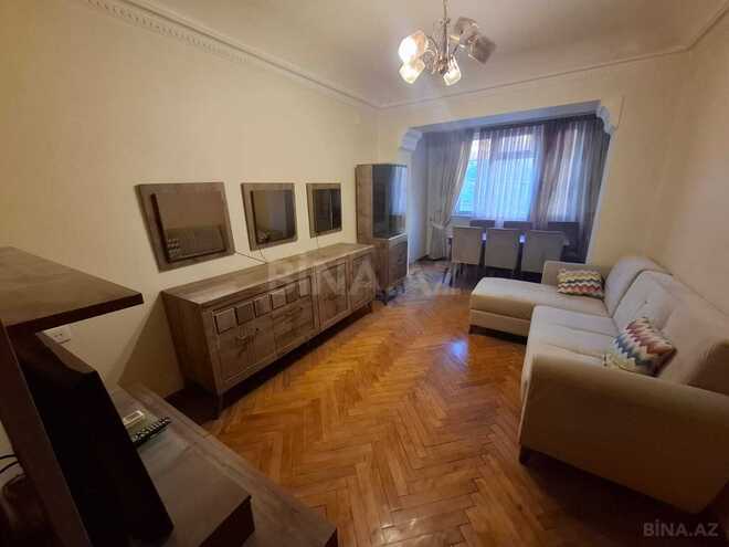 Продаётся 3-комн. вторичка 70 м², м. Низами, photo 1 from 19