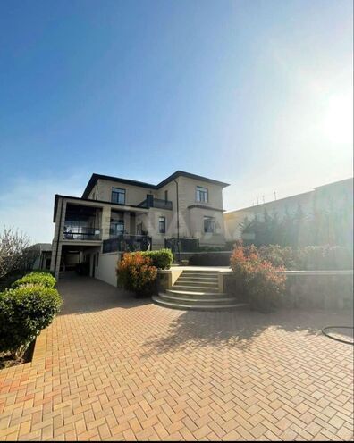 Satılır 7 otaqlı həyət evi/bağ evi 400 m², Novxanı q., photo 1 from 12