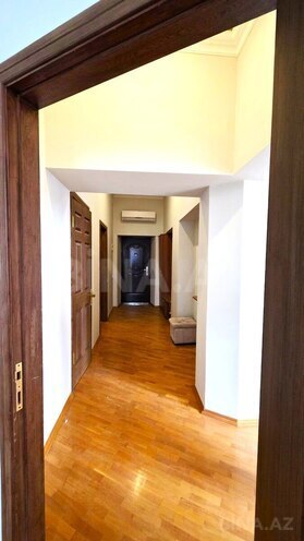 Продаётся 2-комн. вторичка 65 м², м. Ичеришехер, photo 4 from 17