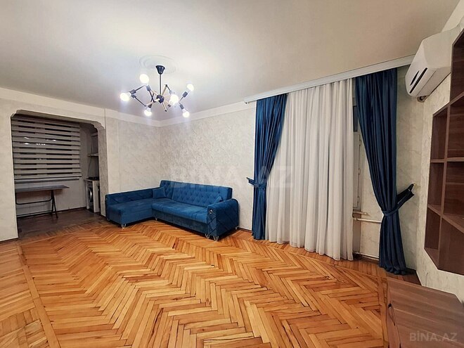 Satılır 2 otaqlı köhnə tikili 46 m², İnşaatçılar m., photo 1 from 13