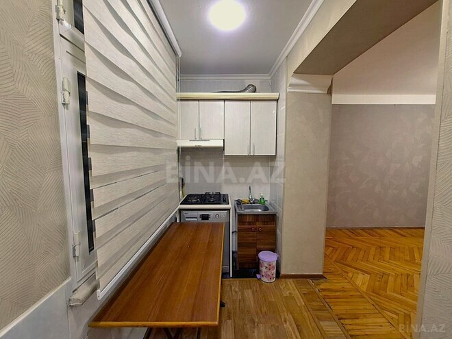 Satılır 2 otaqlı köhnə tikili 46 m², İnşaatçılar m., photo 8 from 13