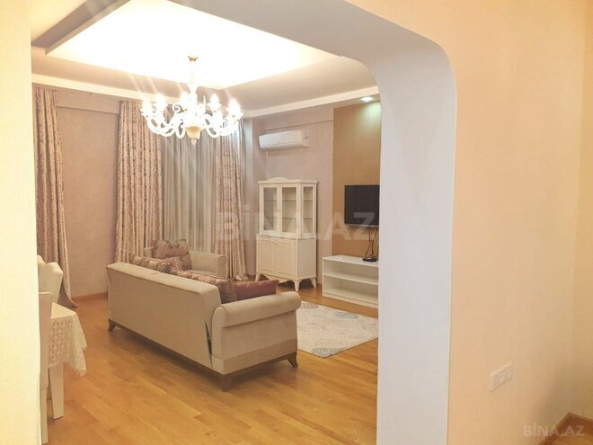 İcarəyə verilir 4 otaqlı yeni tikili 194 m², 28 May m., photo 3 from 18