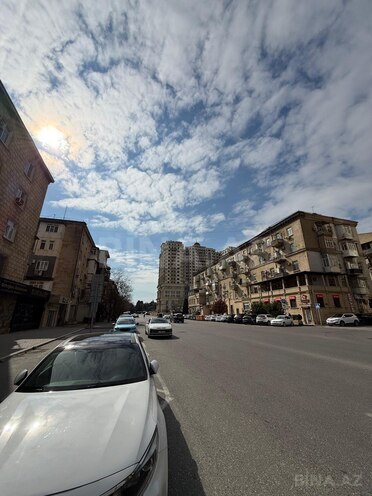 Продаётся 2-комн. вторичка 42 м², м. Элмляр Академиясы, photo 1 from 18