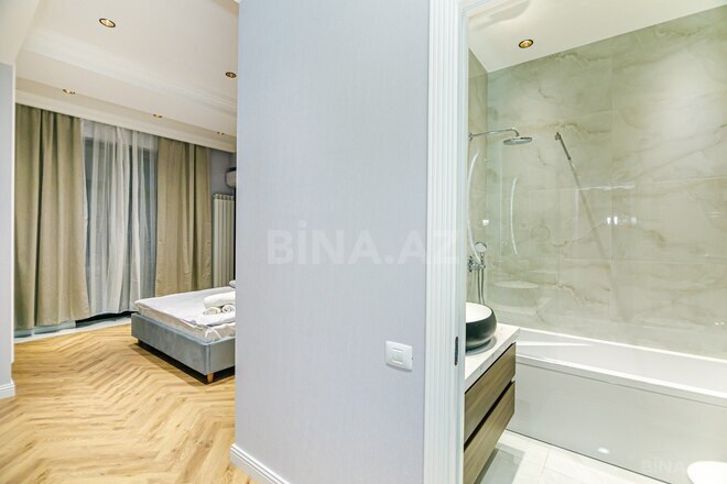Сдаётся 3-комн. новостройка 151 м², м. Низами, photo 15 from 26