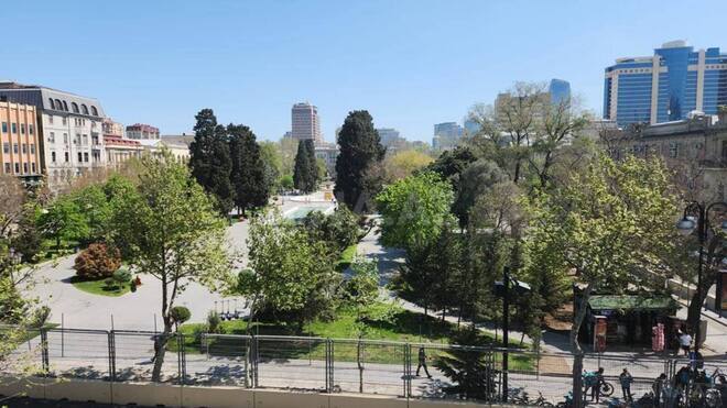 İcarəyə verilir 5 otaqlı köhnə tikili 246 m², Sahil m., photo 4 from 30