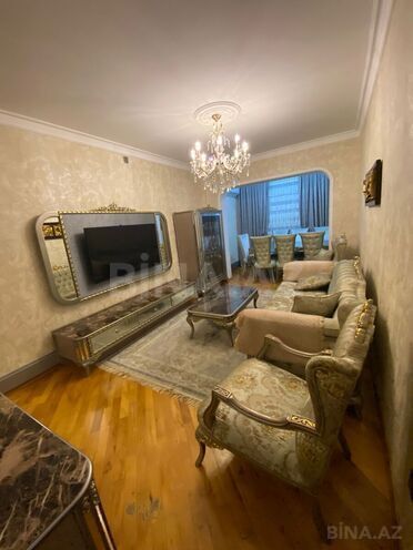 Satılır 2 otaqlı köhnə tikili 75 m², Nəsimi m., photo 1 from 6