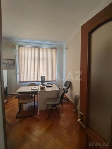 Satılır 3 otaqlı köhnə tikili 105 m², Sahil m., photo 11 from 21