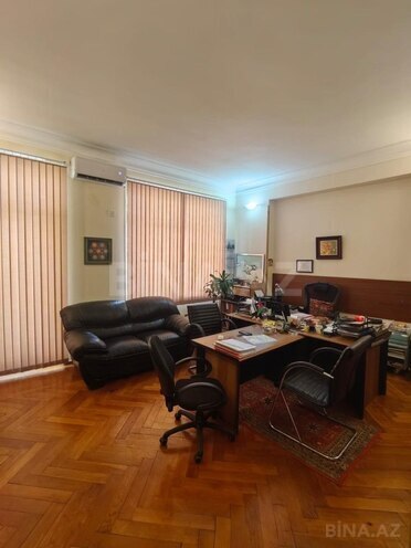 Satılır 3 otaqlı köhnə tikili 105 m², Sahil m., photo 18 from 21