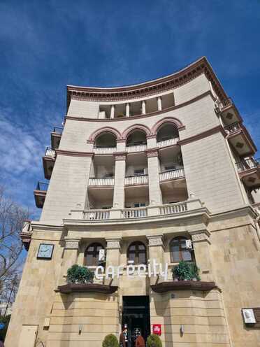 Продаётся 3-комн. вторичка 100 м², м. Низами, photo 1 from 21