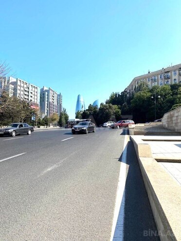 Продаётся 3-комн. вторичка 80 м², м. Ичеришехер, photo 3 from 19