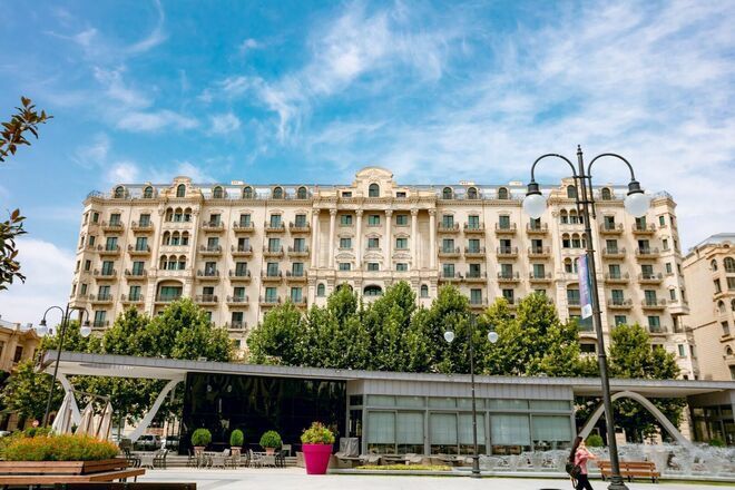 Продаётся 3-комн. вторичка 80 м², м. Низами, photo 1 from 20