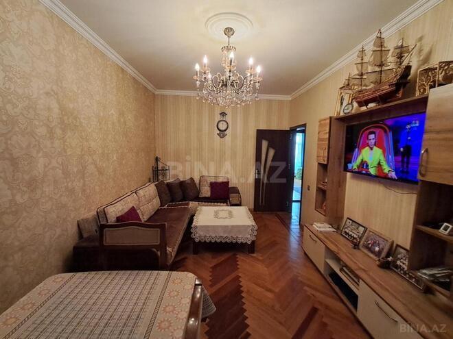 Satılır 3 otaqlı köhnə tikili 75 m², İnşaatçılar m., photo 1 from 14