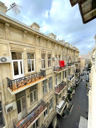 Satılır 3 otaqlı köhnə tikili 85 m², Sahil m., photo 4 from 17