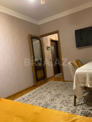Продаётся 2-комн. вторичка 65 м², м. Ази Асланов, photo 4 from 10