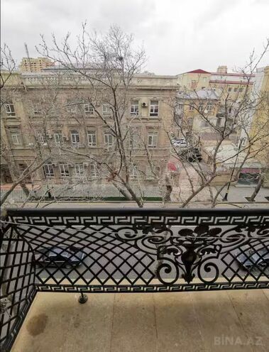 Satılır 2 otaqlı köhnə tikili 52 m², Sahil m., photo 1 from 16