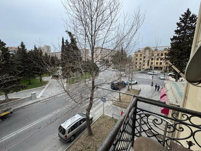 Satılır 2 otaqlı köhnə tikili 55 m², Bakıxanov q., photo 11 from 12