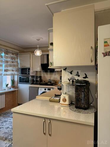 Продаётся 4-комн. вторичка 70 м², м. Кара Караев, photo 8 from 16