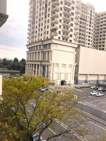 Продаётся 3-комн. вторичка 90 м², м. Элмляр Академиясы, photo 23 from 27