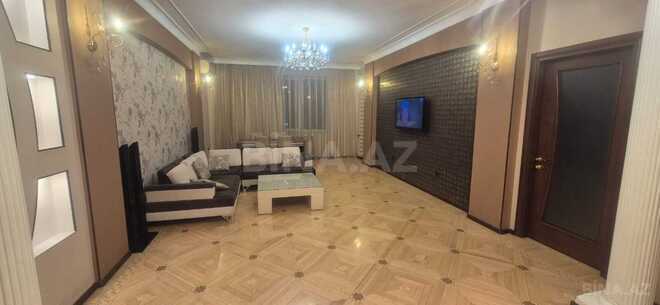 Сдаётся 3-комн. новостройка 130 м², м. Низами, photo 1 from 21