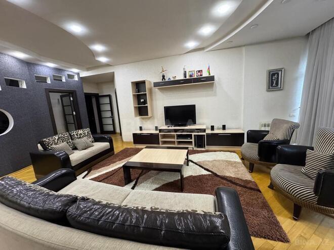 İcarəyə verilir 3 otaqlı yeni tikili 150 m², 28 May m., photo 1 from 31
