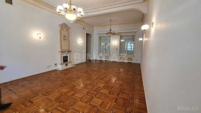 Satılır 10 otaqlı köhnə tikili 1 060 m², Sahil m., photo 3 from 32