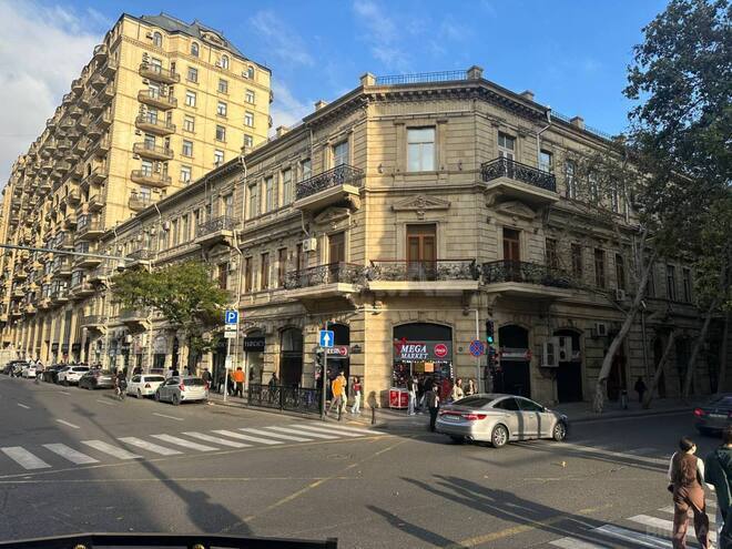Satılır 3 otaqlı köhnə tikili 120 m², Sahil m., photo 1 from 17