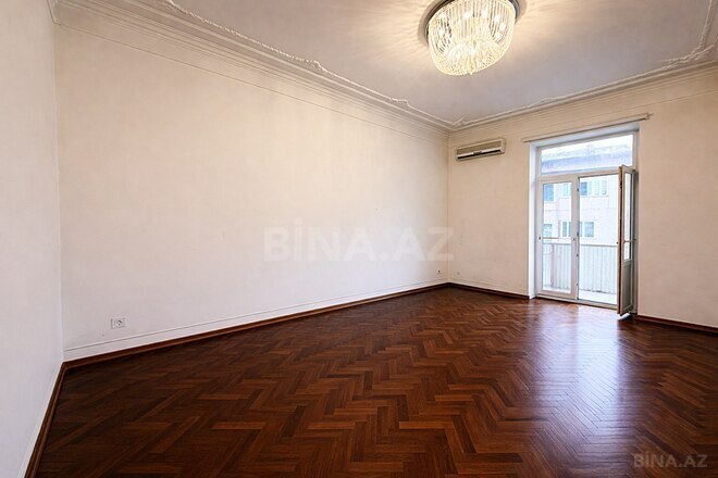 Satılır 3 otaqlı köhnə tikili 90 m², Nizami m., photo 3 from 9